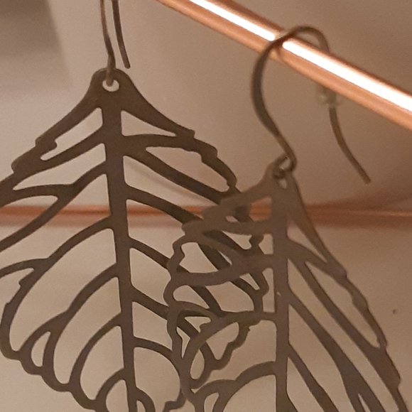 Pendant Leaf Earrings - Picture 1 of 3